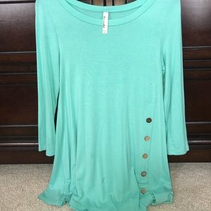 🚨CUTE DRESS WITH BUTTONS ON THE SIDE🚨